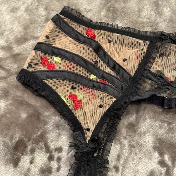New! for love and lemons cherry embroidered garter belt black 31283 - Picture 4 of 10